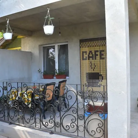 Valentina Costinesti